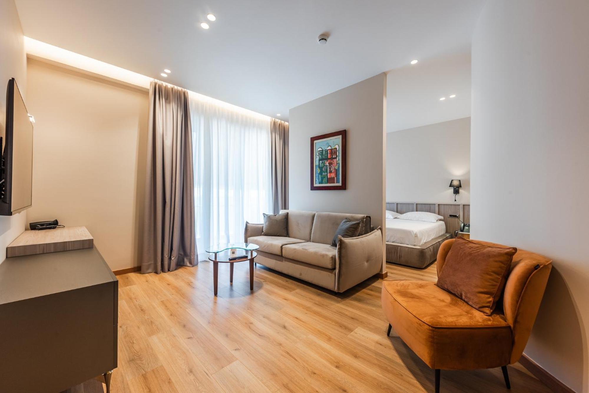 Aragosta Hotel 4*