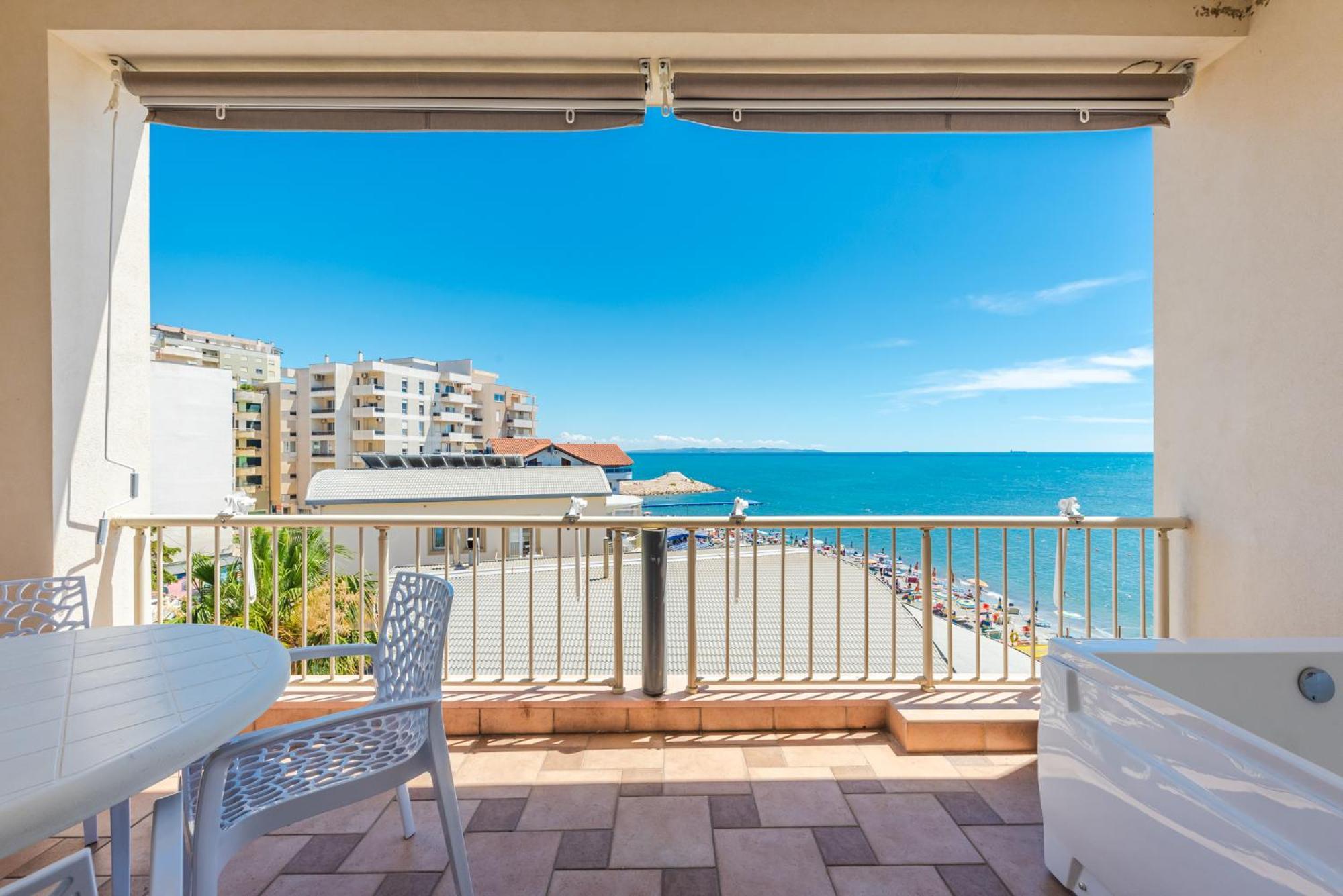 Aragosta Hotel Durres