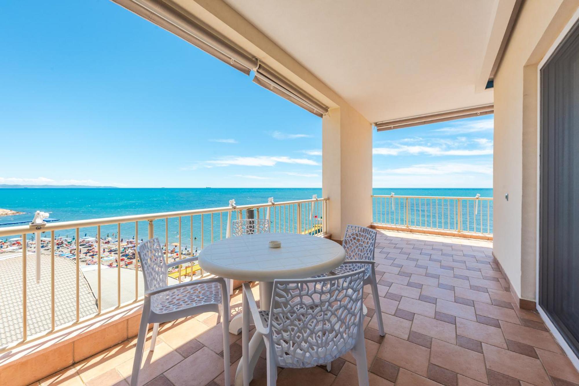 Aragosta Hotel 4*