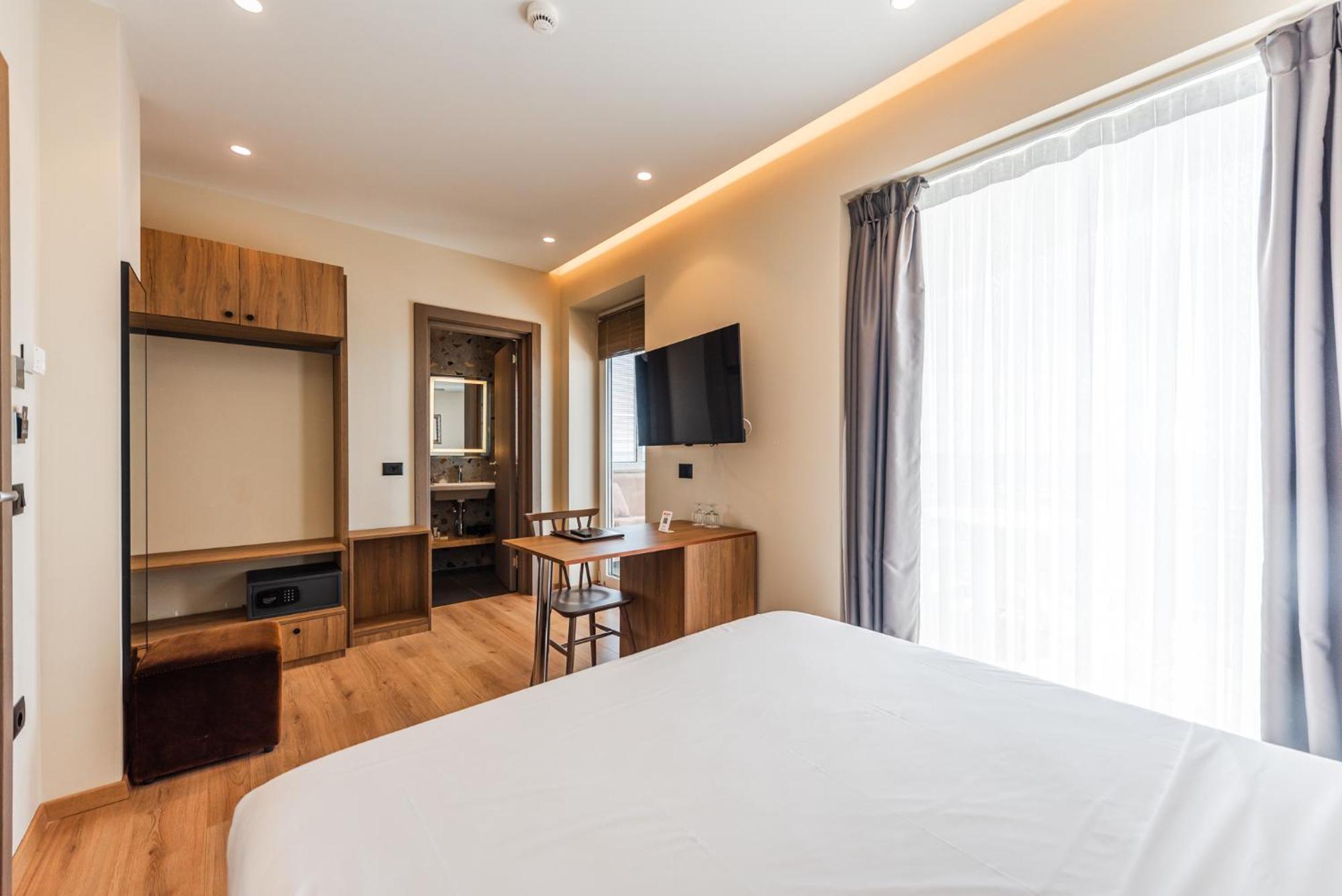 Aragosta Hotel 4*